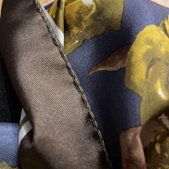 Aquascutum Large Floral Silk Scarf - Picture 4 of 6